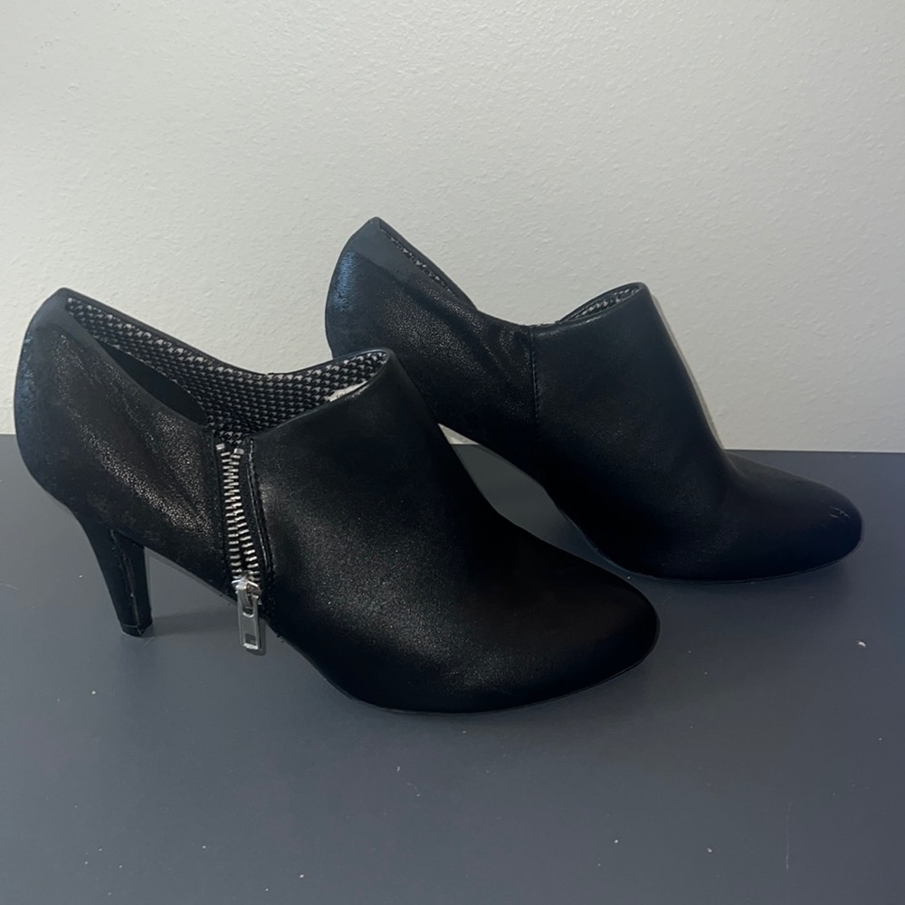 Dexflex Comfort black booties, women’s size 8.5 US